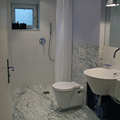 Gästebad in Bianco Carrara Statuario