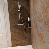 Dusche in Schiefer Multicolor