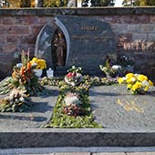 Einzel- und Familiengräber