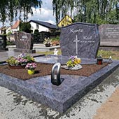 Einzel- und Familiengräber