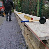 Mauerabdeckung in Granit Ivory Brown Oberfläche antik 