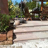 Treppe und Terrasse in Porphyr