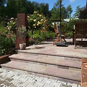 Treppe und Terrasse in Porphyr