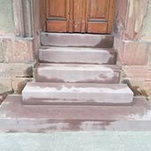 Treppe in Vogesensandstein