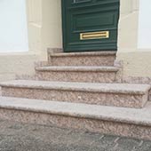 Außentreppe in Giallo Veneziano Oberfläche geflammt